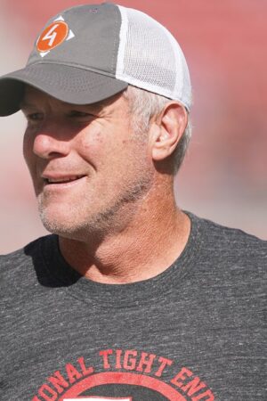 NFL great Brett Favre opens up about living with Parkinson’s disease: 'I feel like a board'