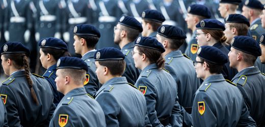 Verteidigungsministerium will offenbar 825 Millionen Euro für Ausgeh-Uniformen ausgeben