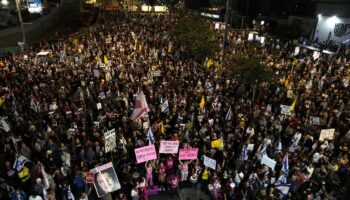 Israelis in Tel Aviv demonstrieren für ein Geisel-Abkommen. Foto: Maya Alleruzzo/AP