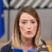 La présidente du Parlement européen Roberta Metsola répond aux questions des journalistes à Bruxelles le 17 octobre 2024