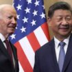 Le président américain Joe Biden (à gauche) s'entretient avec le président chinois Xi Jinping en marge du sommet de la Coopération économique pour l'Asie-Pacifique (APEC) à Lima, au Pérou, le 16 novembre 2024