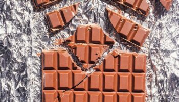 Face à l'explosion des prix, des scientifiques ont créé le chocolat sans cacao