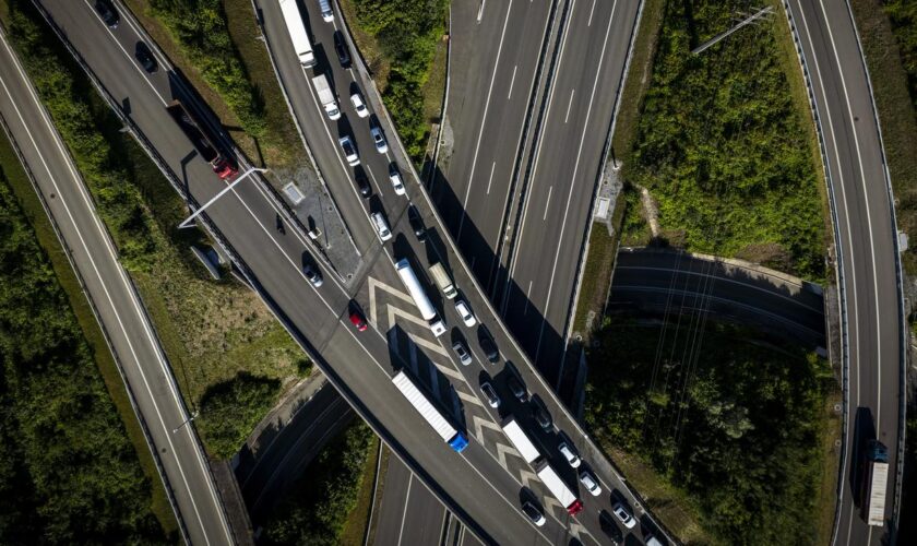 Autobahnausbau in der Schweiz: Weniger Strassen, weniger Ausländer?