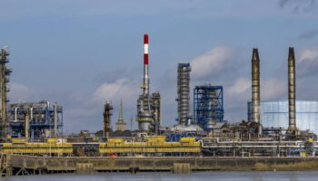 Du pétrole s’écoule dans la Loire après une fuite à la raffinerie TotalEnergies de Donges