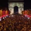 Champs-Élysées : les images de l’avenue parisienne illuminée pour Noël avec Tony Estanguet