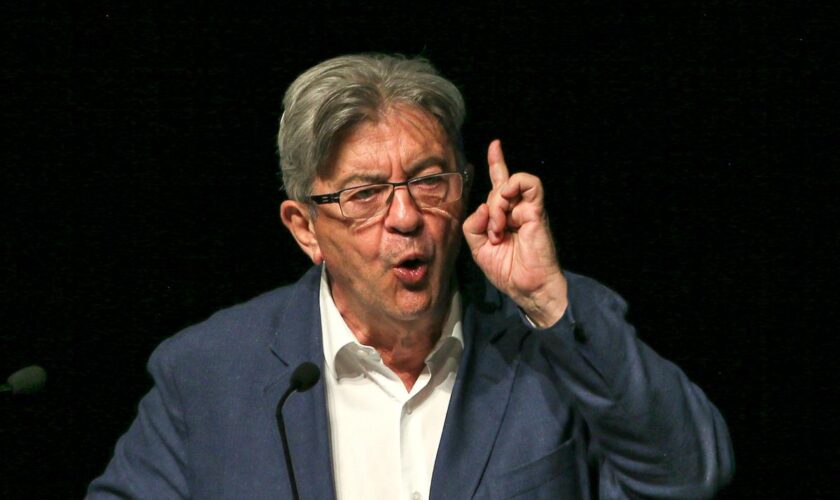 Mélenchon accuse le PS d’être « en train d’organiser un nouveau socle commun » : « Ce sera sans LFI »