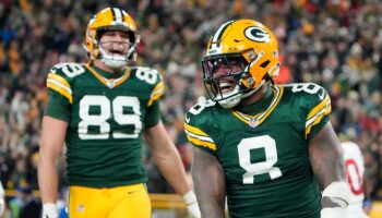 Josh Jacobs scores 3 touchdowns as Packers dominate injury-riddled 49ers