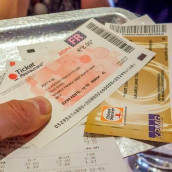 Les tickets-restaurant bénéficient-ils surtout aux supermarchés ? Une étude sort avant le vote du Sénat