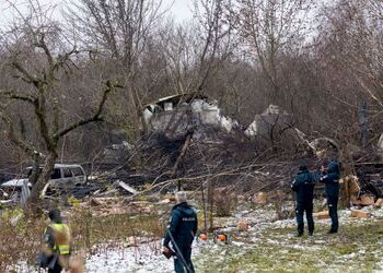 Absturz DHL-Frachtflugzeug in Litauen: Pilot ist tot, Co-Pilot in Lebensgefahr