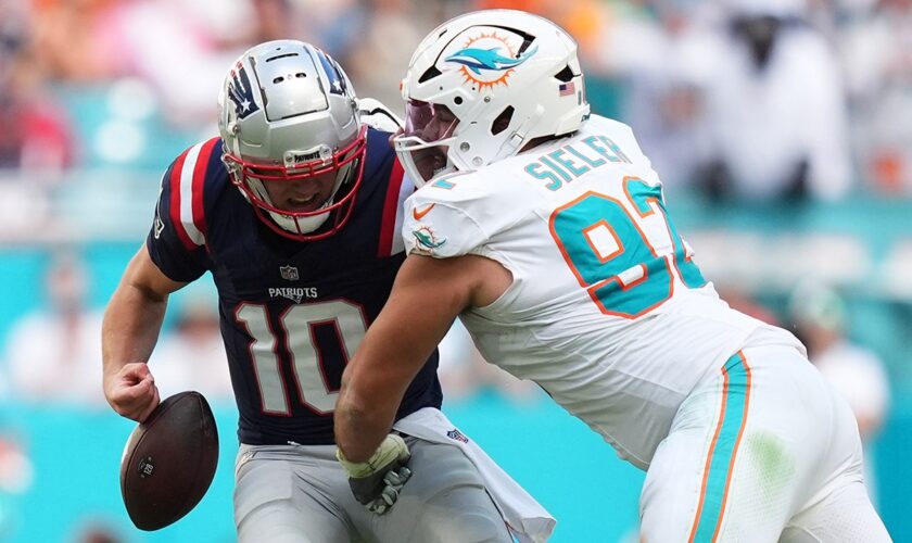 Dolphins' Zach Sieler performs Trump dance after big play vs Patriots