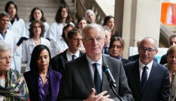 Le Premier ministre, Michel Barnier, lors d'un déplacement à la maison des femmes de l'Hôtel-Dieu, à Paris, lundi 25 novembre 2024.