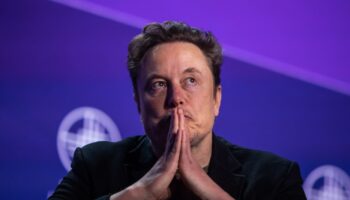 BEVERLY HILLS, CALIFORNIE - 6 MAI : Elon Musk, cofondateur de Tesla et SpaceX et propriétaire de X Holdings Corp, prend la parole lors de la conférence mondiale de l'Institut Milken à l'hôtel Beverly Hilton, le 6 mai 2024 à Beverly Hills, en Californie. La 27e conférence mondiale annuelle explore divers sujets, de l'essor de l'IA générative aux tendances en matière de véhicules électriques, avec la participation de la star du football David Beckham et de l'acteur Ashton Kutcher. Apu Gomes/Getty Images/AFP