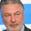 « Rust » : Alec Baldwin a refusé de voir le montage final du film, endeuillé par l’accident mortel du tournage