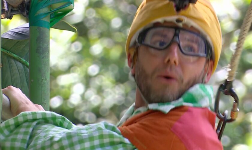 I’m a Celebrity live: Dean smashes sixth trial as Richard Coles opens up about his sexuality