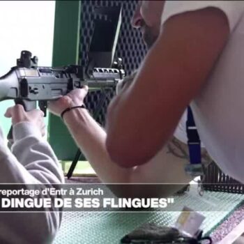 Derrière l'image : en Suisse, les armes fascinent aussi les jeunes