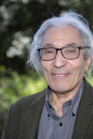 Boualem Sansal, arrêté en Algérie, « verra un procureur » ce lundi, selon son avocat