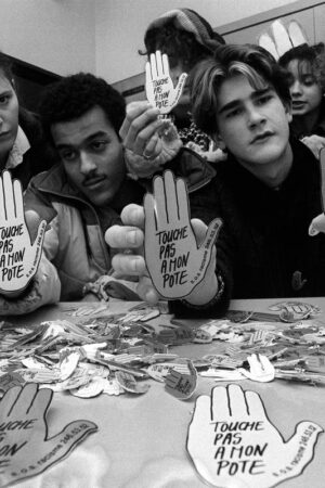 « L’antiracisme au lycée, c’est notre affaire » : en 1985, la politique au ras des copains avec SOS Racisme