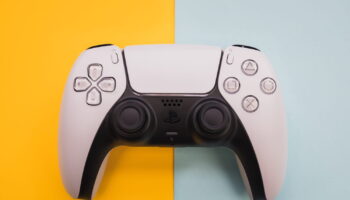 La manette Dualsense PS5 est encore bradée pour le Black Friday, son nouveau prix est fou