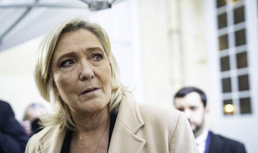 Budget : Marine Le Pen accuse l’exécutif de « fausses informations » sur un risque de shutdown en France