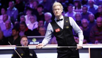 Judd Trump-Neil Robertson match briefly suspended as spectator taken ill in York