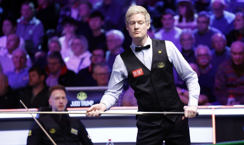 Judd Trump-Neil Robertson match briefly suspended as spectator taken ill in York