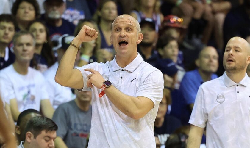 UConn's Dan Hurley tears into officials after costly technical foul, loss to Memphis