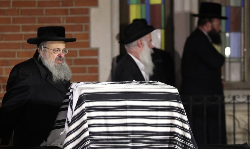 Funérailles du rabbin israélo-moldave Tzvi Kogan à Kfar Chabad, une communauté de Chabad-Lubavitch dans le centre d’Israël, le 25 novembre 2024.