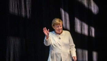 Die frühere Bundeskanzlerin Angela Merkel gibt sich bei der Vorstellung ihrer Memoiren schlagfertig und ein wenig selbstkritisch