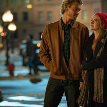 Chad Michael Murray und Britt Robertson im Netflix-Weihnachtsfilm "The Merry Gentlemen" (Start war am 20. November). Foto: Cr. K