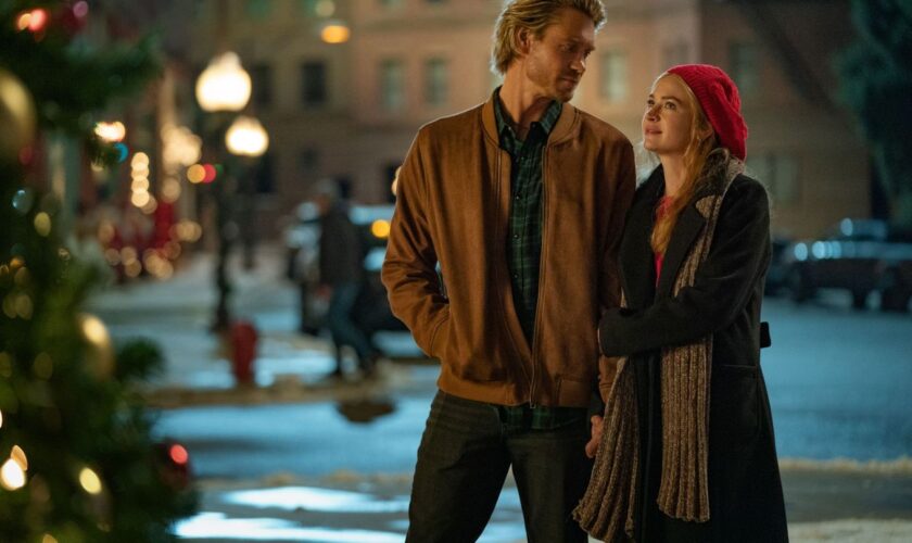 Chad Michael Murray und Britt Robertson im Netflix-Weihnachtsfilm "The Merry Gentlemen" (Start war am 20. November). Foto: Cr. K