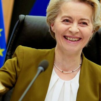 Ursula von der Leyen kann wohl bald eine neue Amtszeit ihrer Kommission einläuten (Archivbild). Foto: Virginia Mayo/AP