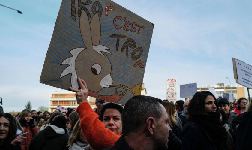 Au conseil départemental de Haute-Garonne, 500 emplois supprimés, 2 000 agents dans la rue