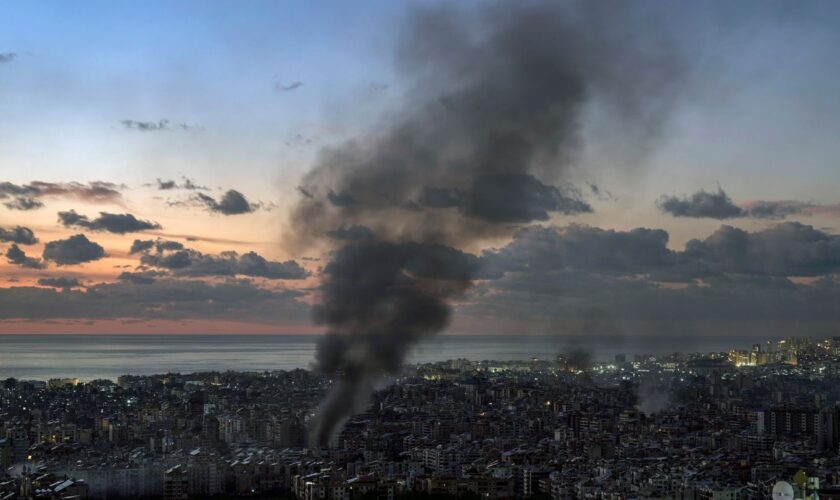 Die israelische Luftwaffe flog bis kurz vor dem Inkrafttreten der vereinbarten Waffenruhe heftige Angriffe in Beirut. Foto: Bila