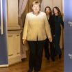 Angela Merkel im Deutschen Theater: „Man würde sagen, die hat uns belogen“