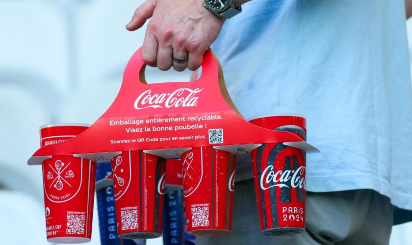 JO 2024 : une plainte déposée contre Coca-Cola pour « greenwashing »