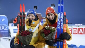 Vanessa Voigt (r) legte in der Vorbereitung auf die neue Biathlon-Saison eine mentale Pause ein. Foto: Pontus Lundahl/TT News Ag