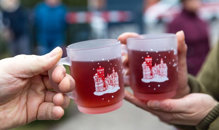 Was ist im Glühwein enthalten? Nur bei rund der Hälfte der Glühweine im Handel wird das kenntlich gemacht. (Archivbild) Foto: Fr