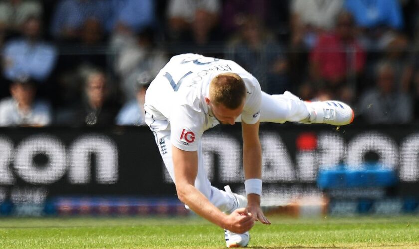 England remove New Zealand openers in first morning of series