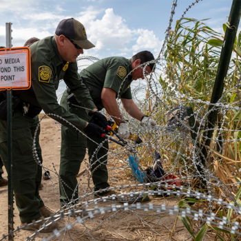 Appeals court rules Texas has right to build razor wire border wall to deter illegal immigration: 'Huge win'