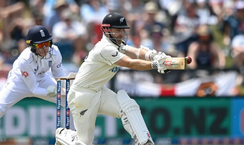 Kane Williamson returns to frustrate England