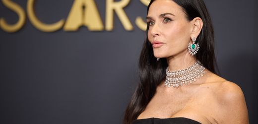 Demi Moore gibt ihren Hunden scherzhaft die Schuld an ihrem Single-Dasein