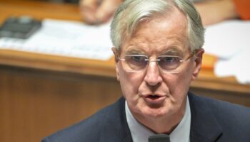 Le Premier ministre français Michel Barnier assiste à une séance de questions au gouvernement à l'Assemblée nationale, à Paris, le 26 novembre 2024