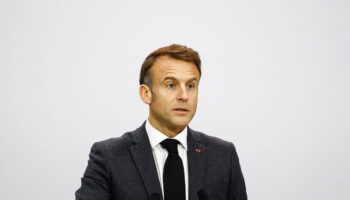 Des élus de tous bords envisagent la démission d’Emmanuel Macron