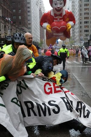 Anti-Israel protesters disrupt Macy's Thanksgiving Day Parade