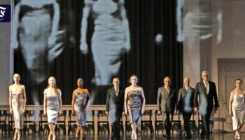 Pina Bausch revisited: Meryl Tankard inszeniert „Kontakthof – Echoes of ’78“