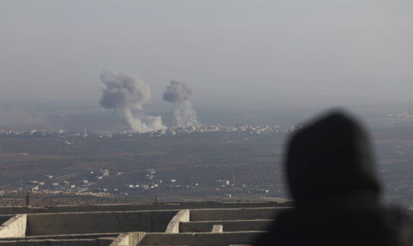 Russia and Syria bomb Syrian Islamist rebels after surprise incursion