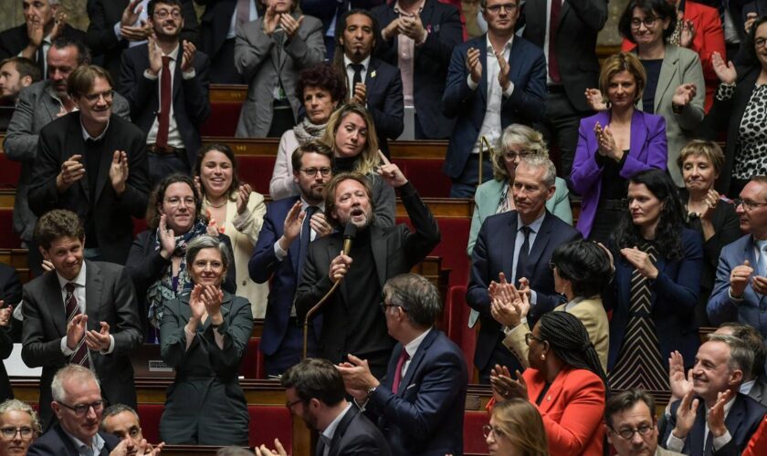 « Il aura la censure qu’il mérite » : vives réactions à gauche face aux annonces de Barnier sur l’Aide médicale d’Etat