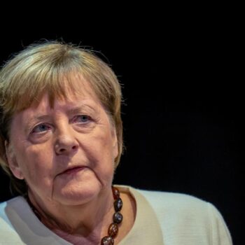 Frühere Bundeskanzlerin: Merkel empfiehlt, für die Ukraine "diplomatische Lösungen mitzudenken"