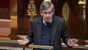 « La seule solution, ce serait une démission du président de la République », estime Charles de Courson