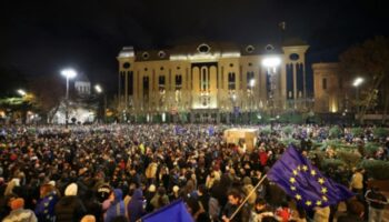 Protest vor dem Parlament in Tiflis